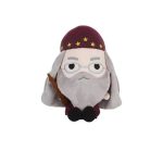 Traga a sabedoria de Dumbledore para casa com este peluche de 20 cm! Macio, seguro e certificado CE, perfeito para fãs de Harry Potter a partir dos 3 anos. Compre já na Plushie!