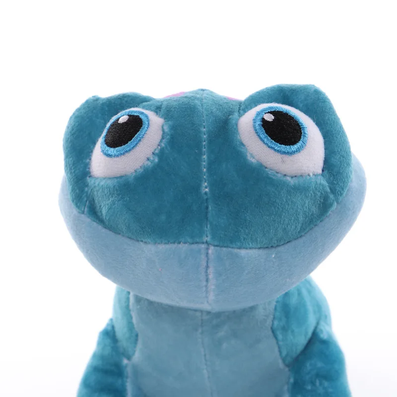 Peluche Bruni - Espírito do Fogo Frozen II Descubra o Peluche Bruni, o espírito do fogo de Frozen II! Perfeito para crianças a partir dos 3 anos, é o companheiro ideal para aventuras mágicas!