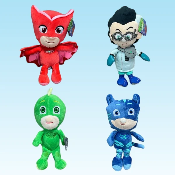 Descubra o Peluche PJ Masks Romeo 20cm, inspirado no vilão mais divertido da série Disney Junior. Ideal para crianças +3 anos, macio, seguro e perfeito para brincar ou colecionar!