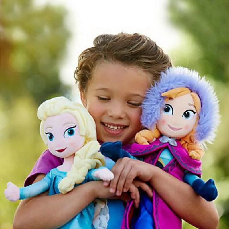 Peluche Elsa Frozen - Peluches do Filme Frozen para Crianças Descubra o Peluche Elsa Frozen em tamanhos de 40 cm e 50 cm. Suavidade e qualidade premium, ideal para crianças a partir dos 3 anos. Perfeito para fãs da Disney e do universo de fantasia!