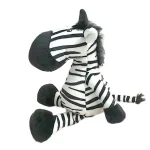 Descubra o Peluche Zebra 28cm! Seguro, macio e ideal para crianças a partir dos 3 anos. Um peluche encantador com riscas clássicas que traz a magia da selva para perto. Compre já!