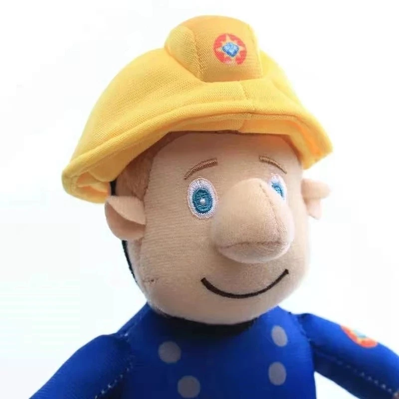 Peluche Bombeiro Sam 25cm - Peluches de Séries Infantis Descubra o Peluche Bombeiro Sam 25cm, o herói favorito das crianças! Seguro, macio e educativo, é o presente ideal para estimular a imaginação e as brincadeiras. Compre já na Plushie!