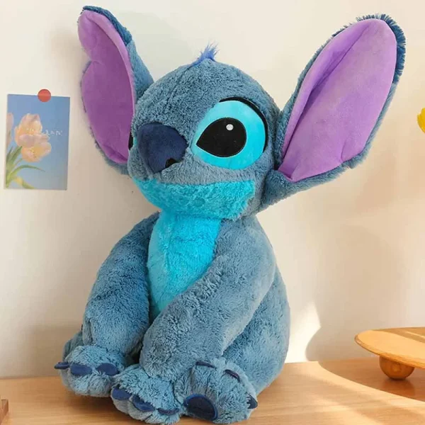 Adote o adorável Peluche Stitch da Disney! Disponível em 3 tamanhos, perfeito para crianças e fãs de Lilo & Stitch. Feito com materiais suaves e de alta qualidade. Compre já!
