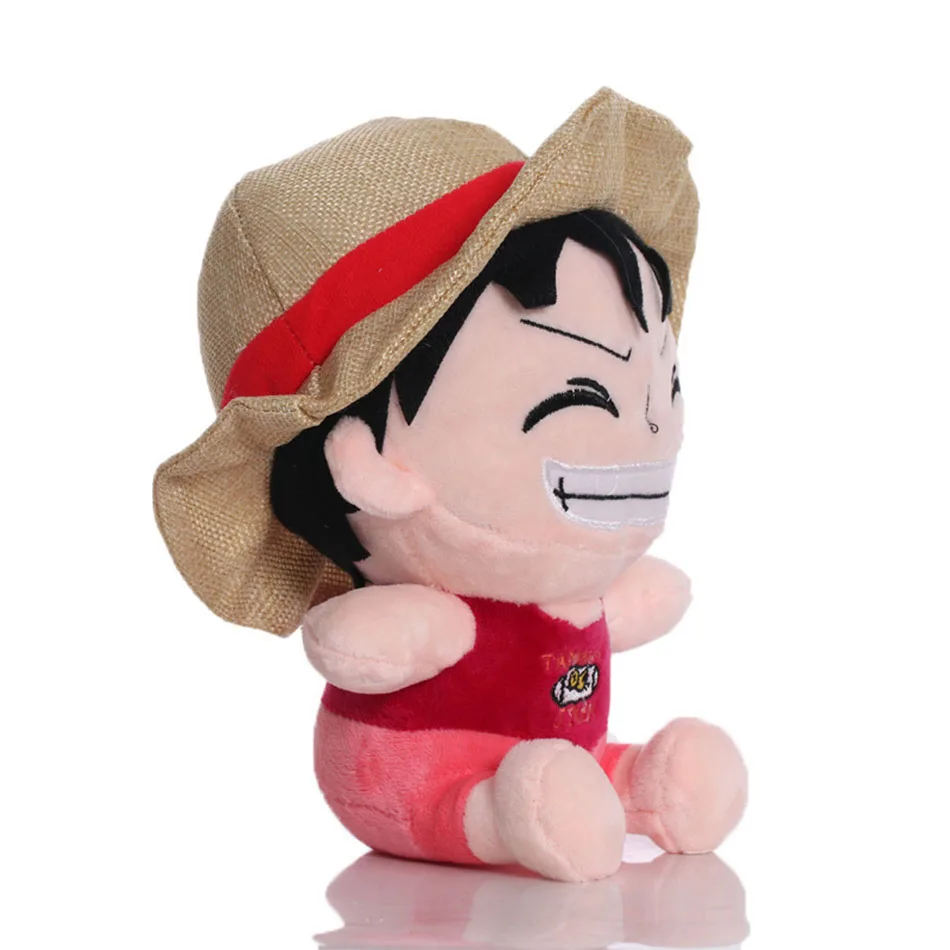 Peluche Luffy One Piece 20cm - Peluches de Anime na Plushie Descubra o Peluche Luffy One Piece 20cm, inspirado no icónico Monkey D. Luffy. Fabricado com materiais de qualidade, é perfeito para fãs de anime e crianças. Encontre já na Plushie!