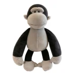 Adote o Peluche Gorila 28cm, um companheiro macio e seguro para crianças a partir de 3 anos. Feito com materiais de alta qualidade e certificado CE, é perfeito para abraços e brincadeiras educativas. Compre agora na Plushie!