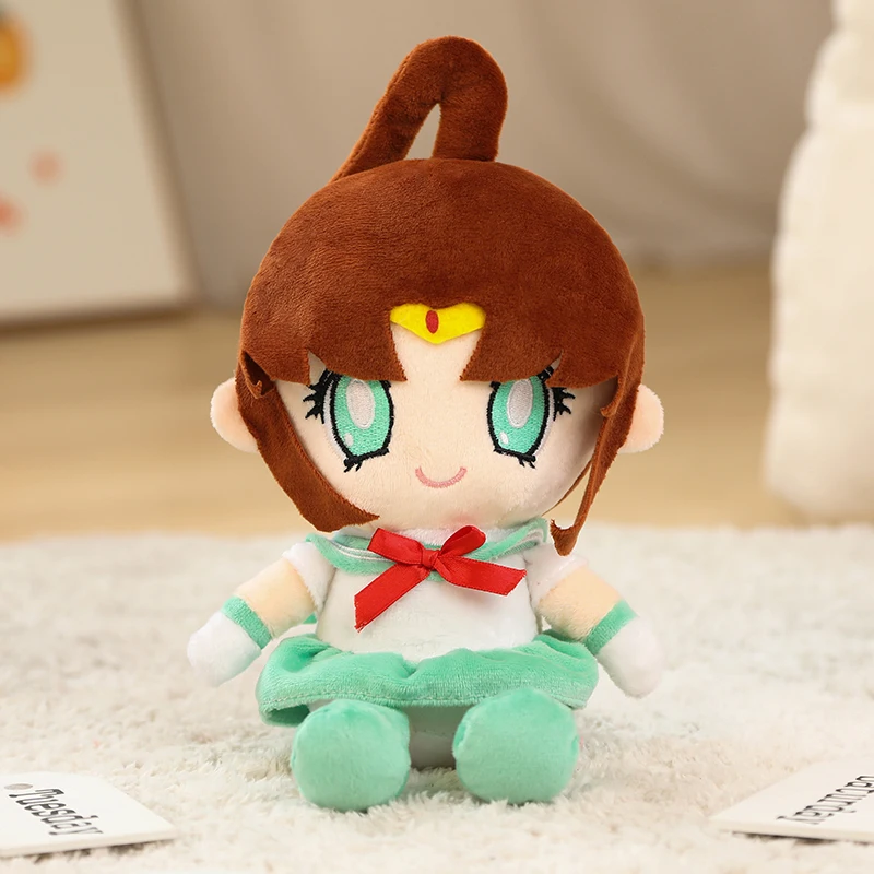 Peluche Navegantes da Lua - Maria Kino - Navegante de Júpiter Descobre o Peluche Navegantes da Lua - Maria Kino, inspirado na corajosa Navegante de Júpiter! Suave, detalhado e disponível em dois tamanhos, é perfeito para fãs e crianças a partir dos 3 anos.