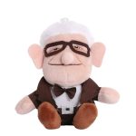 Reviva a aventura de Up – Altamente com o Peluche Carl Fredricksen! Suave, de alta qualidade e disponível em 15cm e 20cm, é perfeito para crianças e fãs da Disney.