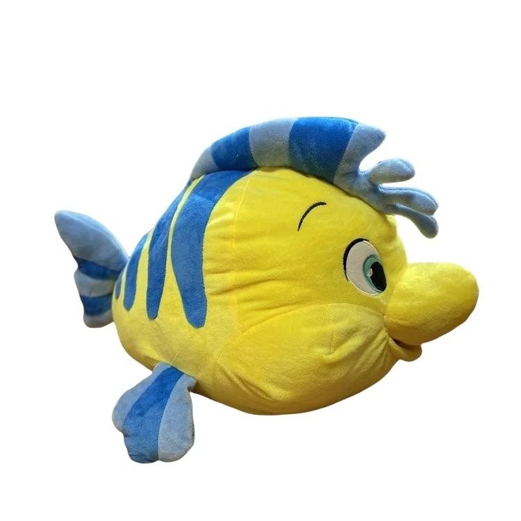 Peluche Linguado – A Pequena Sereia 40cm - 3 Descobre o adorável Peluche Linguado de A Pequena Sereia! Macio, seguro e disponível em 40cm, é o companheiro perfeito para abraçar e brincar. Certificado CE e ideal para crianças a partir dos 3 anos. Encomenda já!