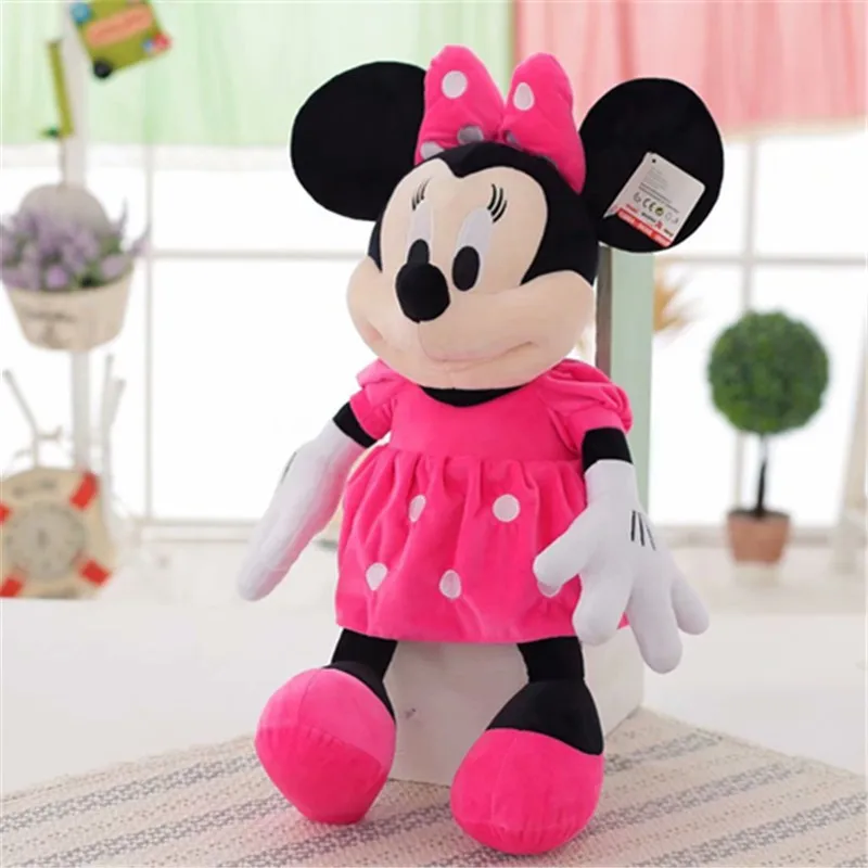 Peluche Minnie Rosa – Doçura e Magia Disney - Peluches Infantis A Minnie em versão ainda mais encantadora! Este peluche macio com vestido rosa está disponível em 30cm e 40cm, com Certificação CE e seguro para crianças +3 anos. Perfeito para abraços e brincadeiras!