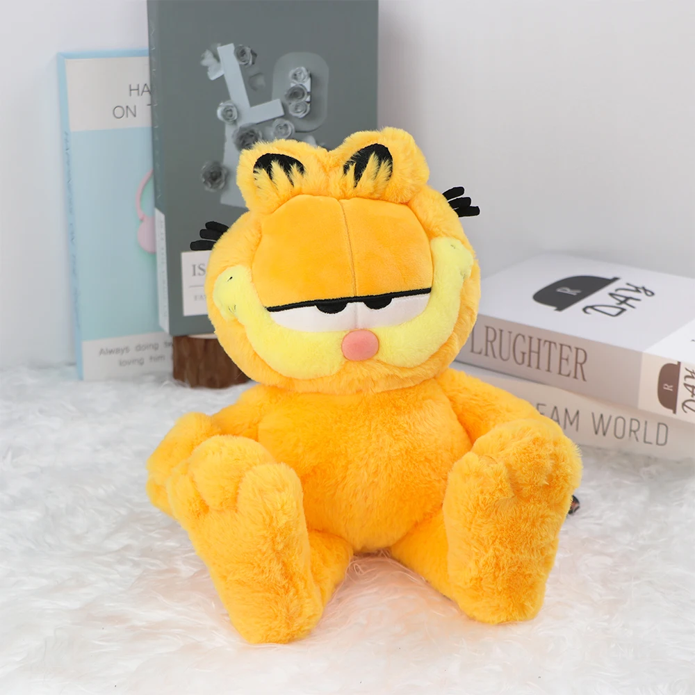 Peluche Garfield - O Gato Mais Divertido e Preguiçoso da Banda Desenhada Leva para casa o icónico Peluche Garfield, macio e cheio de personalidade. Disponível em vários tamanhos, perfeito para fãs de todas as idades. Compra já!