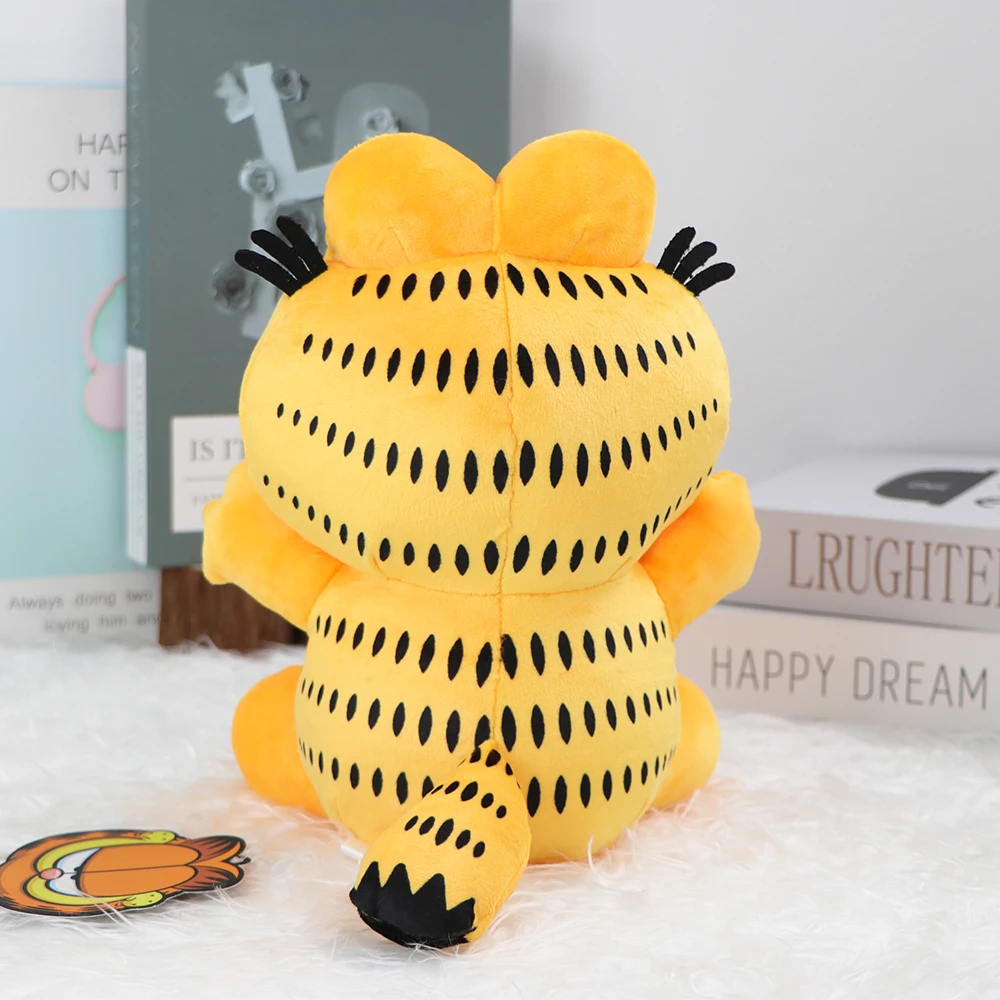 Peluche Garfield - O Gato Mais Divertido e Preguiçoso da Banda Desenhada Leva para casa o icónico Peluche Garfield, macio e cheio de personalidade. Disponível em vários tamanhos, perfeito para fãs de todas as idades. Compra já!