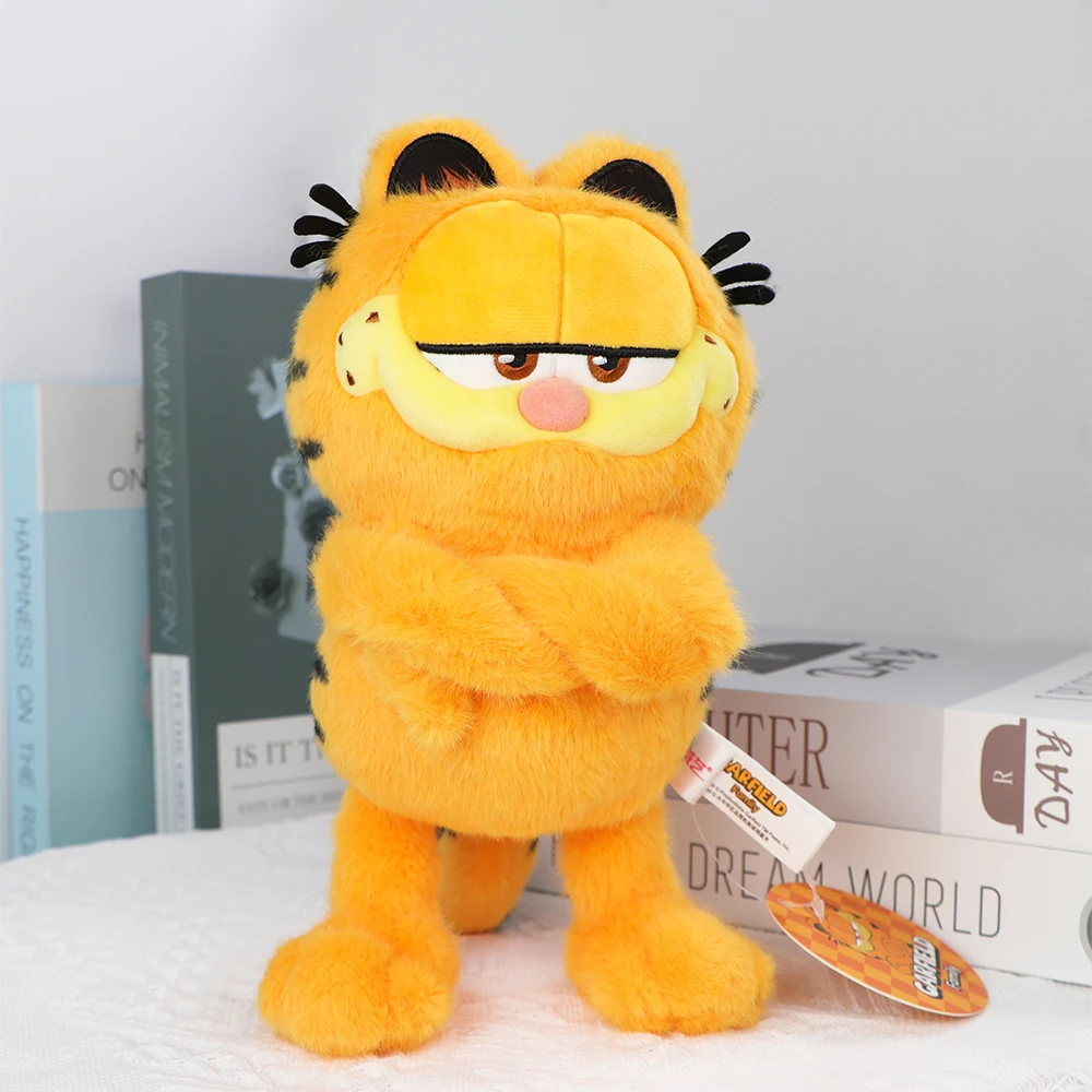Peluche Garfield - O Gato Mais Divertido e Preguiçoso da Banda Desenhada Leva para casa o icónico Peluche Garfield, macio e cheio de personalidade. Disponível em vários tamanhos, perfeito para fãs de todas as idades. Compra já!