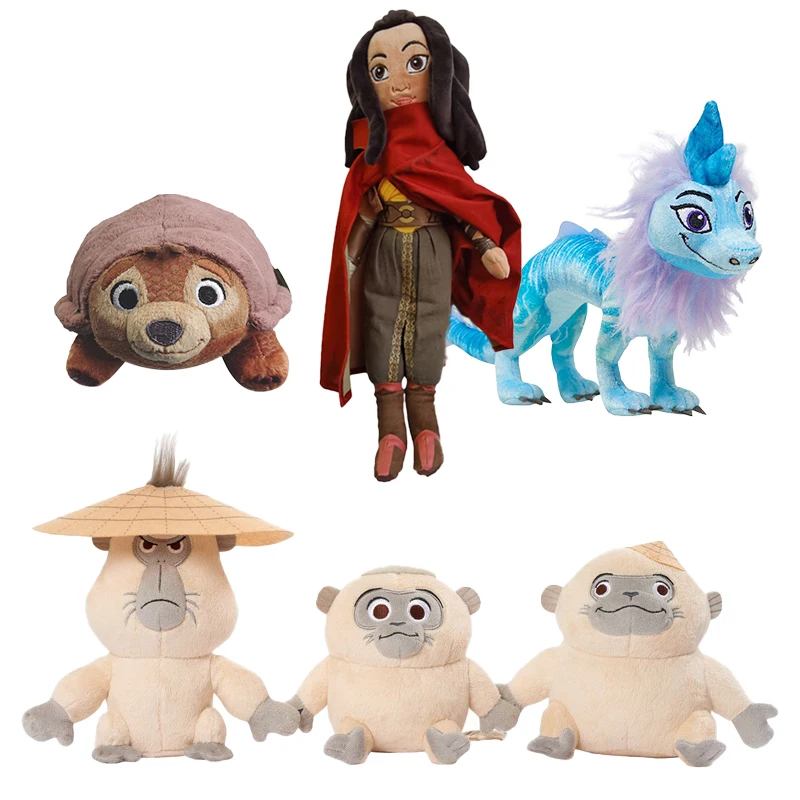 Peluche Raya Disney 28cm – A Heroína de Kumandra - Peluches Disney Descobre o Peluche Raya de 28cm, inspirado na corajosa guerreira de Raya e o Último Dragão. Um peluche macio, detalhado e perfeito para pequenos fãs da Disney.