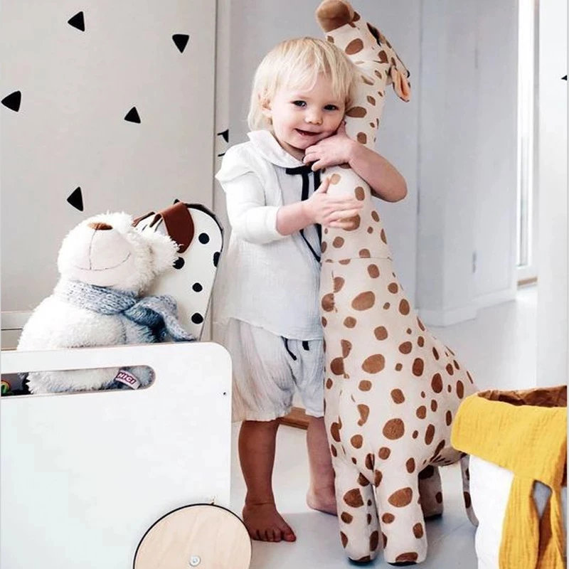Peluche Girafa Grande - Bonecos de Peluches de Animais da Selva Descobre o Peluche Girafa, um peluche infantil encantador com design moderno e toque suave. Perfeito para abraços, brincadeiras ou decoração. Certificado CE. A partir dos 3 anos.