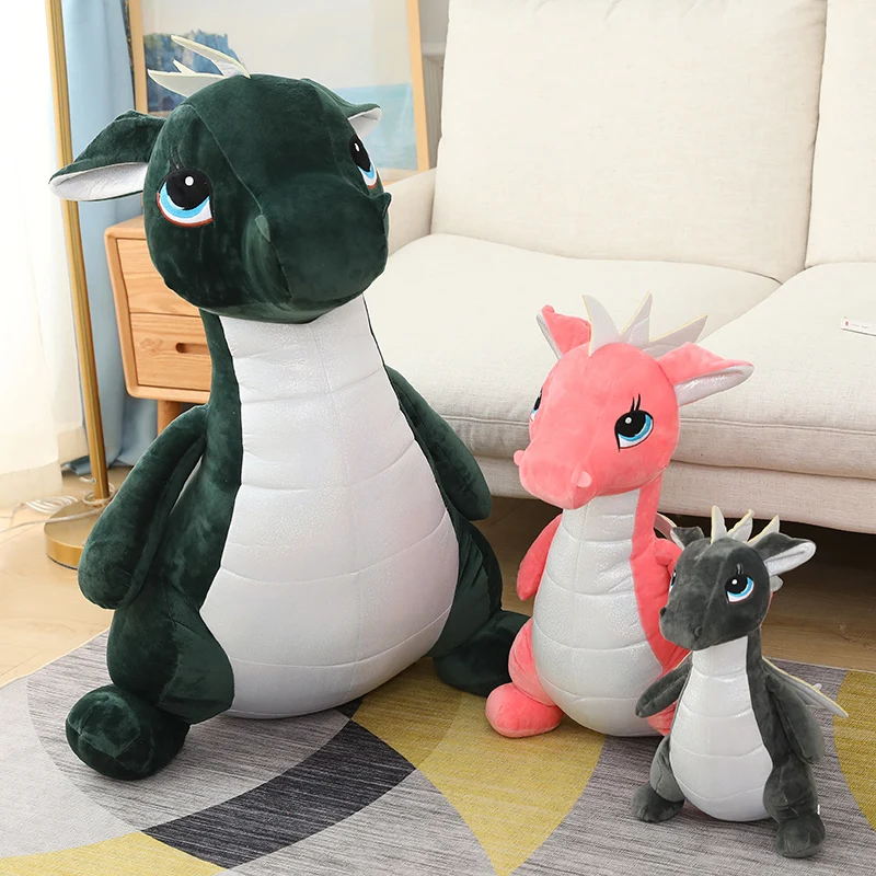 Peluche Dragão - Peluches Infantis de Animais Fantásticos Descobre o Peluche Dragão ideal para os pequenos aventureiros! Disponível em 3 tamanhos, super macio e com certificação CE. Um presente mágico e seguro!