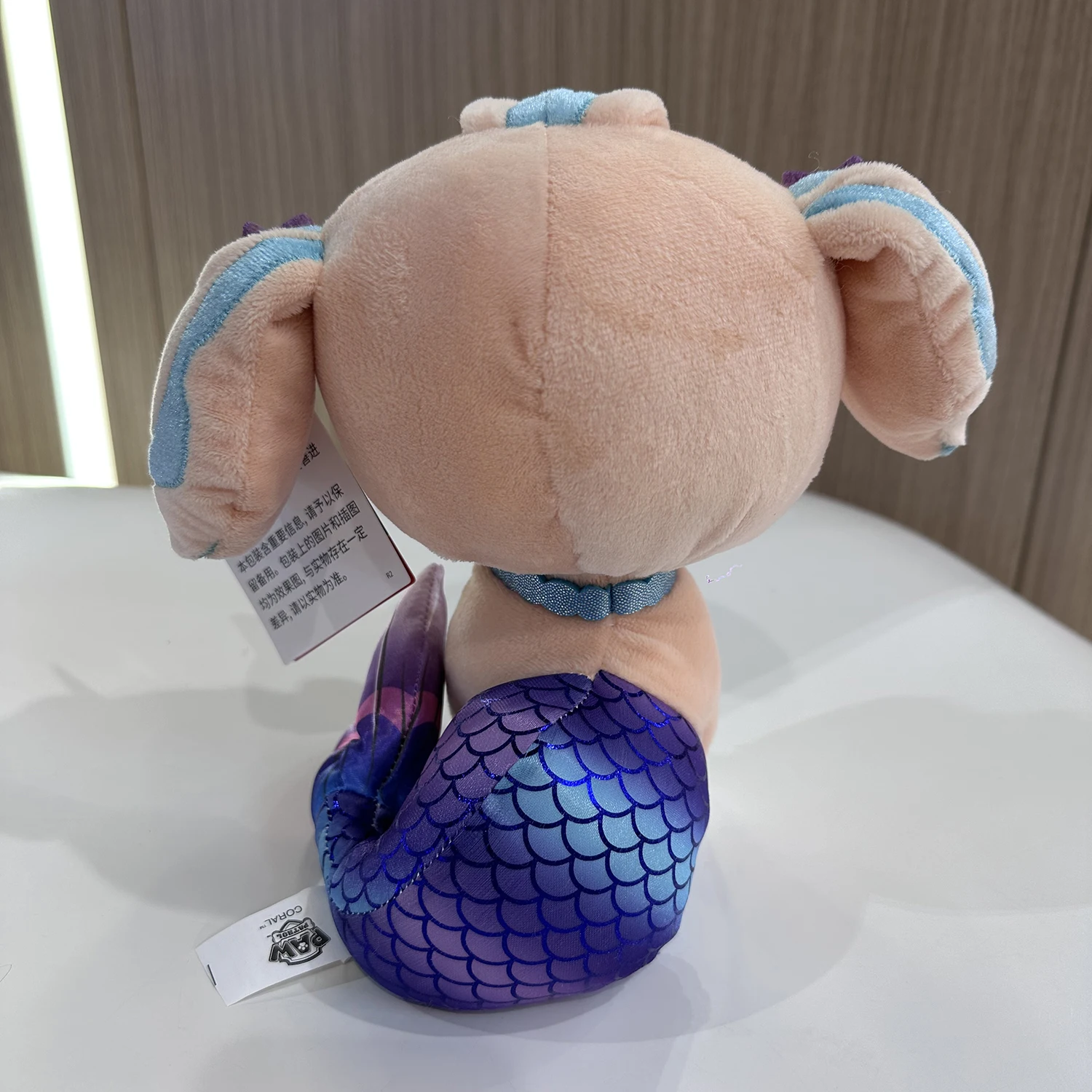 Peluche Coral - Patrulha Pata - Bonecos de Peluche da Patrulha Pata Descubra o Peluche Coral da Patrulha Pata, um peluche infantil certificado CE, feito em poliéster suave e enchimento fofo. Ideal para crianças que adoram aventuras da Nick Jr.