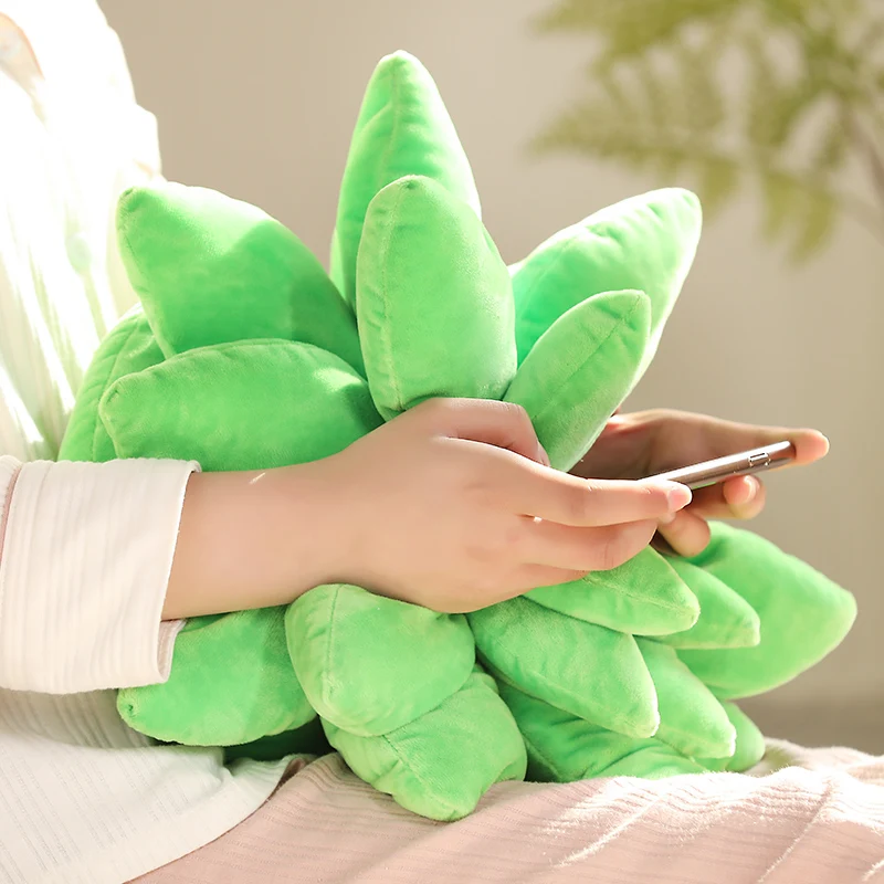 Peluche Suculenta - Peluche Infantil Temático de Primavera e Verão Descubra o Peluche Suculenta, um peluche infantil temático inspirado em flores e suculentas. Macio, seguro e perfeito para brincar ou decorar.