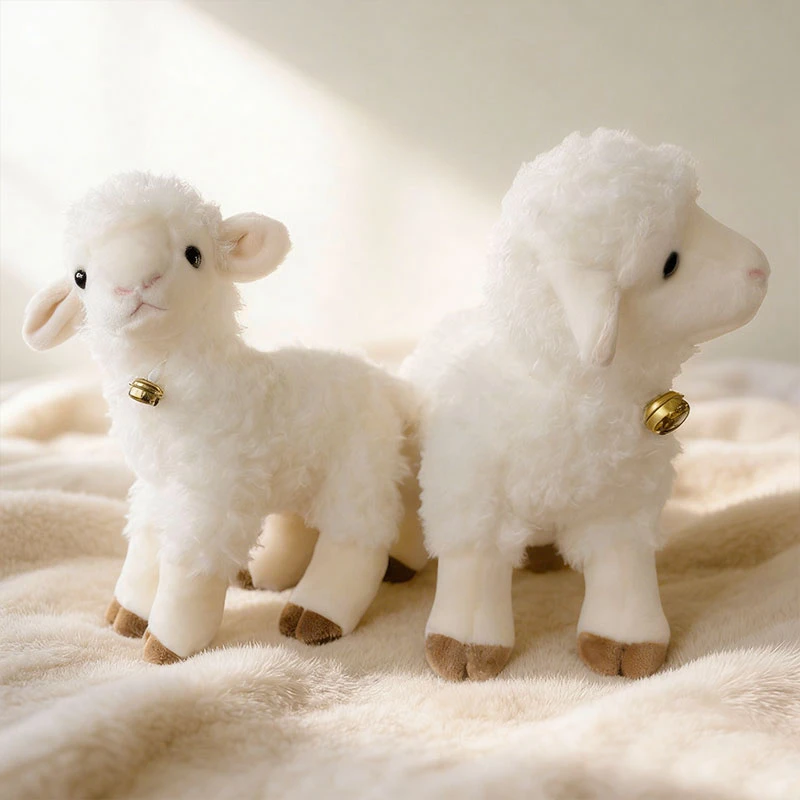 Peluche Cordeiro - Bonecos de Peluches de Animais da Quinta Descubra o Peluche Cordeiro com Certificado CE, disponível em vários tamanhos. Suave, seguro e perfeito para crianças a partir dos 3 anos. Um presente cheio de ternura.