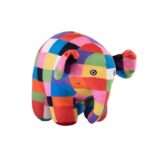 Descubra o Peluche Elmer – O Elefante Xadrez 30cm. Um peluche infantil macio e colorido, inspirado no clássico de David McKee. Ideal para oferecer e celebrar a diferença.