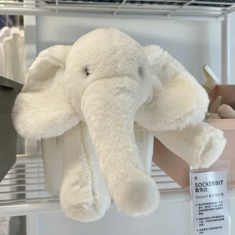 Peluche Elefante - Bonecos de Peluches de Animais da Selva Descubra o Peluche Elefante disponível em 45, 55 e 70 cm. Um peluche infantil macio, seguro (CE) e perfeito para abraços. Ideal para crianças +3 anos.