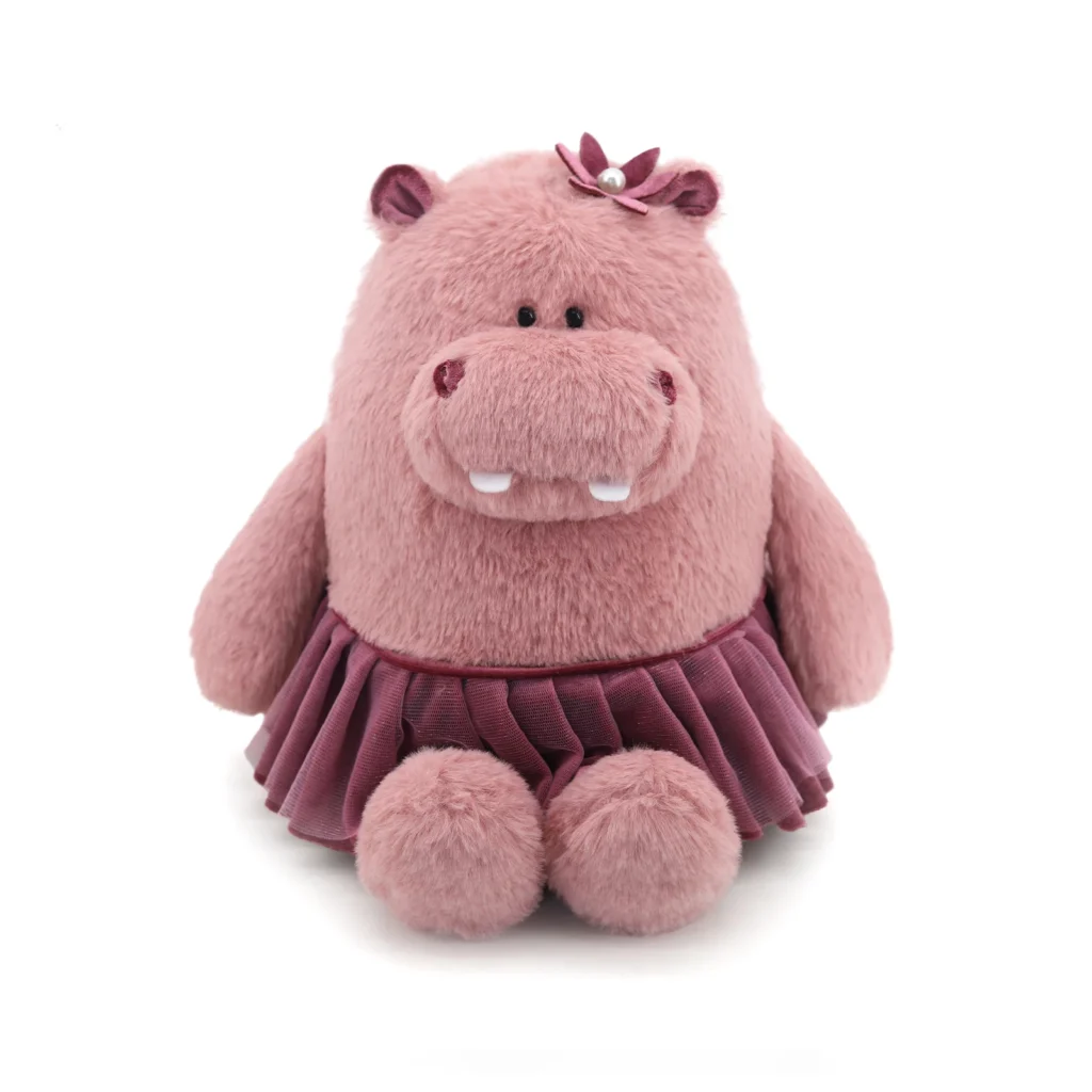 Descubra o Peluche Hipopótamo Rosa 27cm, um peluche infantil macio e encantador com vestido delicado. Ideal para oferecer e brincar. Certificado CE.