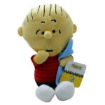 Descubra o Peluche Linus - O Mundo de Snoopy 28cm. Um peluche infantil macio e divertido inspirado no universo Peanuts e no adorável Linus van Pelt.