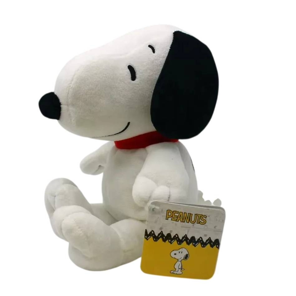 Descubra o Peluche Snoopy - O Mundo de Snoopy 28cm. Um peluche infantil macio e divertido inspirado no universo Peanuts e nas aventuras de Snoopy.