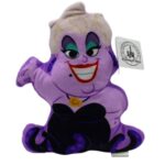 Leva para casa o incrível Peluche Úrsula - A Pequena Sereia 20cm! Um peluche Disney macio e detalhado, perfeito para fãs da famosa bruxa do mar. Ideal para colecionar, decorar ou oferecer.
