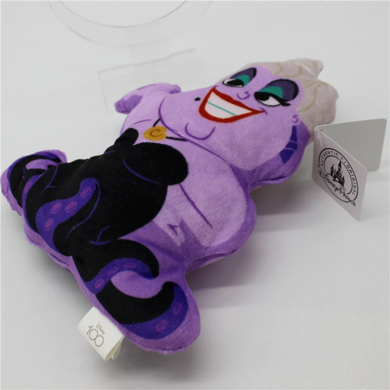 Peluche Úrsula - A Pequena Sereia 20cm - Bonecos de Peluche da Pequena Sereia Disney Leva para casa o incrível Peluche Úrsula - A Pequena Sereia 20cm! Um peluche Disney macio e detalhado, perfeito para fãs da famosa bruxa do mar. Ideal para colecionar, decorar ou oferecer.