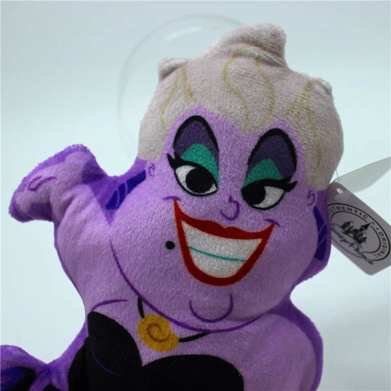 Peluche Úrsula - A Pequena Sereia 20cm - Bonecos de Peluche da Pequena Sereia Disney Leva para casa o incrível Peluche Úrsula - A Pequena Sereia 20cm! Um peluche Disney macio e detalhado, perfeito para fãs da famosa bruxa do mar. Ideal para colecionar, decorar ou oferecer.