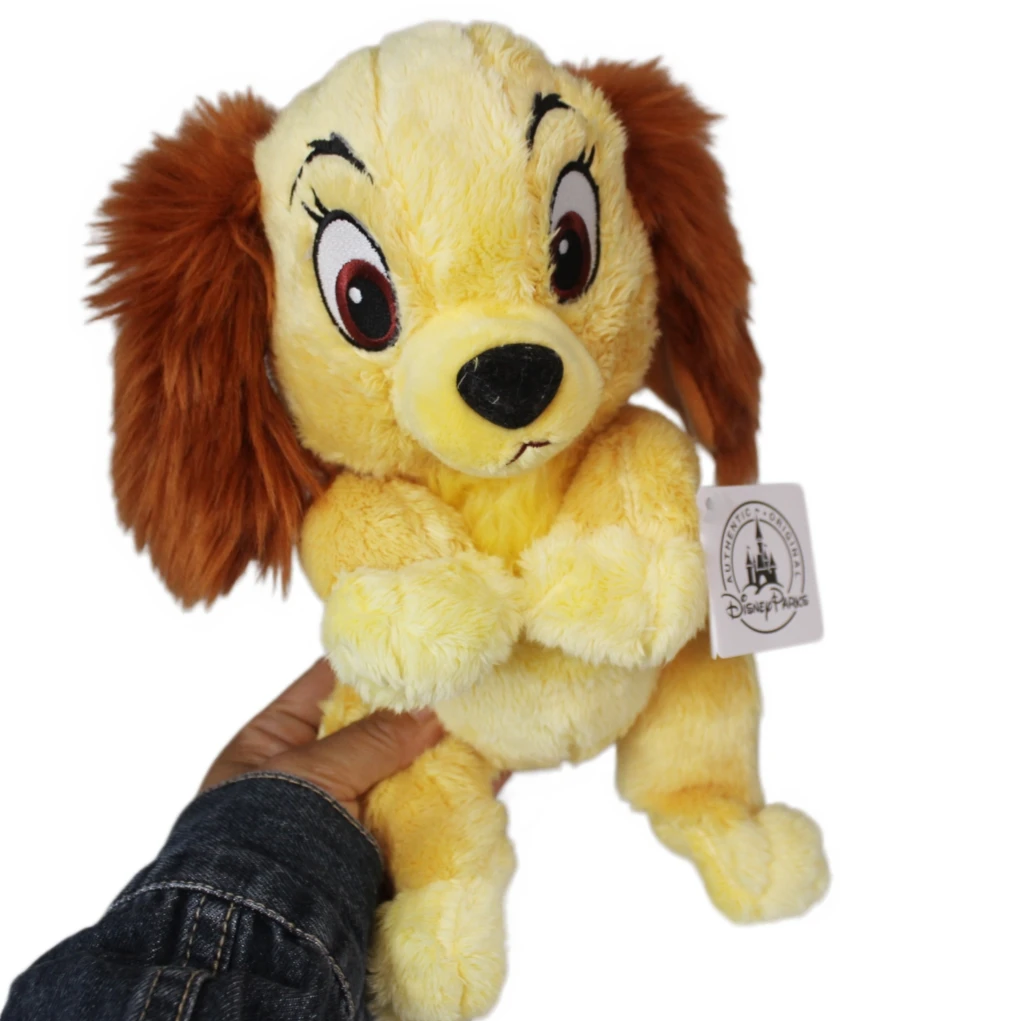 Peluche Dama - A Dama e o Vagabundo 25cm - Bonecos de Peluche da Dama e o Vagabundo Disney Descubra o Peluche Dama - A Dama e o Vagabundo 25cm. Um peluche Disney macio e encantador, perfeito para crianças, fãs dos clássicos e colecionadores.