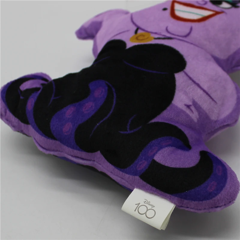 Peluche Úrsula - A Pequena Sereia 20cm - Bonecos de Peluche da Pequena Sereia Disney Leva para casa o incrível Peluche Úrsula - A Pequena Sereia 20cm! Um peluche Disney macio e detalhado, perfeito para fãs da famosa bruxa do mar. Ideal para colecionar, decorar ou oferecer.
