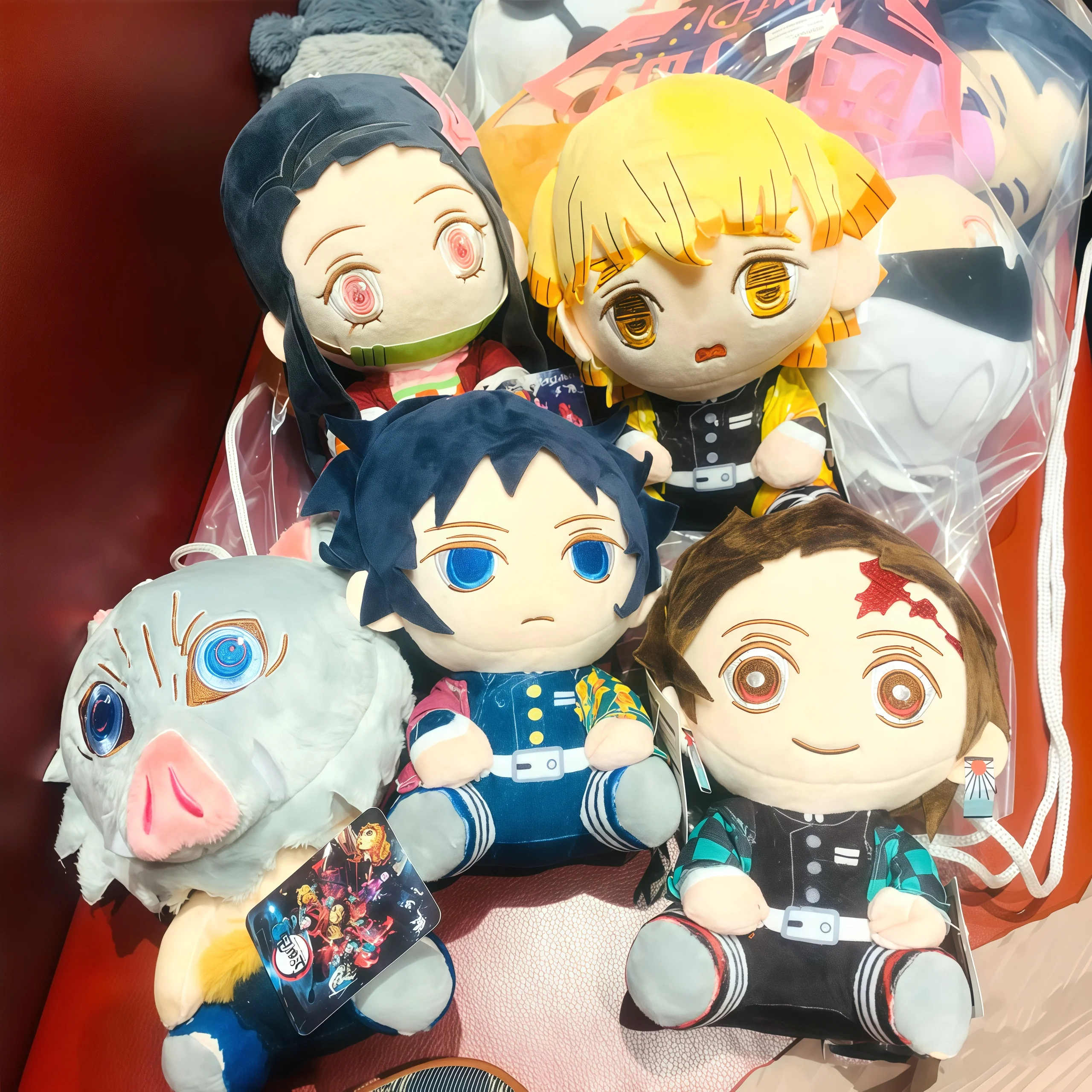 Peluche Sanemi Shinazugawa - Demon Slayer 20cm Explore a coleção de Peluches do Demon Slayer na Plushie. Encontre Tanjiro, Nezuko, Zenitsu, Inosuke, Rengoku e outras personagens icónicas do famoso anime.
