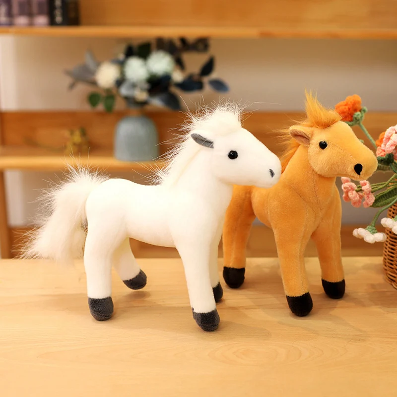 Peluche Cavalo - Peluche Infantil de Cavalo 20cm, 30cm e 40cm Descubra o Peluche Cavalo disponível em Castanho Escuro, Branco, Preto e Castanho Claro. Macio, realista e ideal para crianças e fãs de peluches de cavalos.