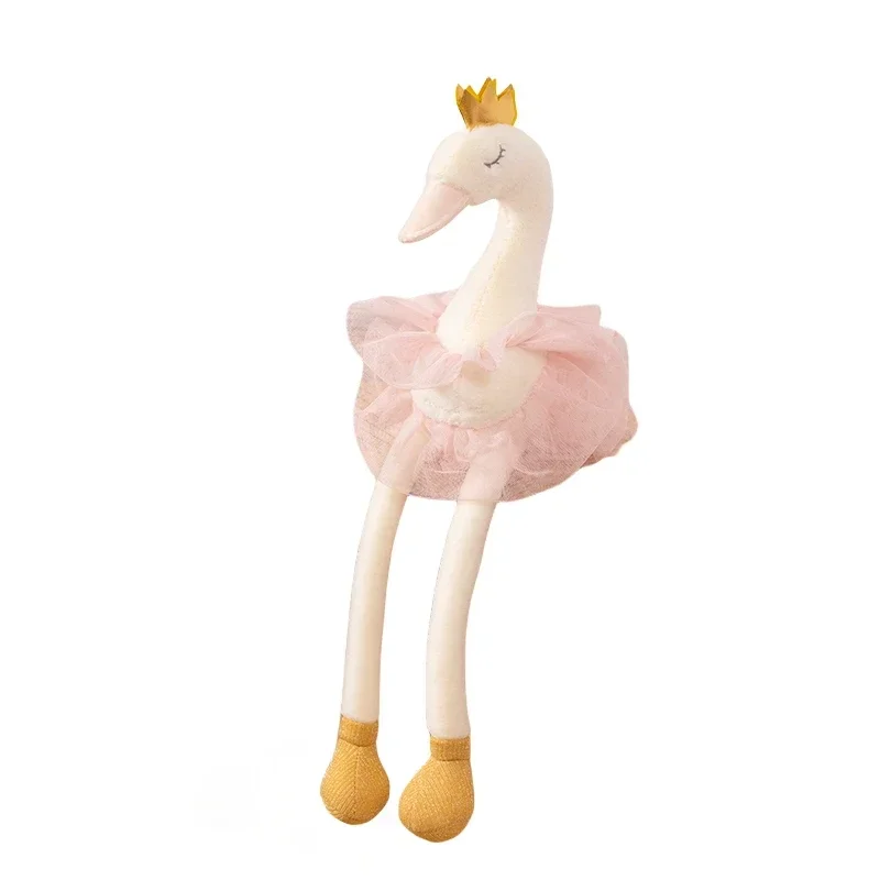 Descubra a Peluche Cisne com Saia, disponível em 40cm e 60cm. Um peluche infantil elegante e macio, ideal para brincar, decorar e oferecer. Certificado CE.