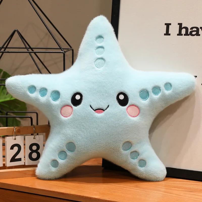 Peluche Estrela do Mar – Peluche Grande e Macio Descubra o Peluche Estrela do Mar, um peluche macio e adorável disponível em 45cm e 55cm. Ideal para crianças, decoração e fãs de criaturas do fundo do mar. Encomende já na Plushie!