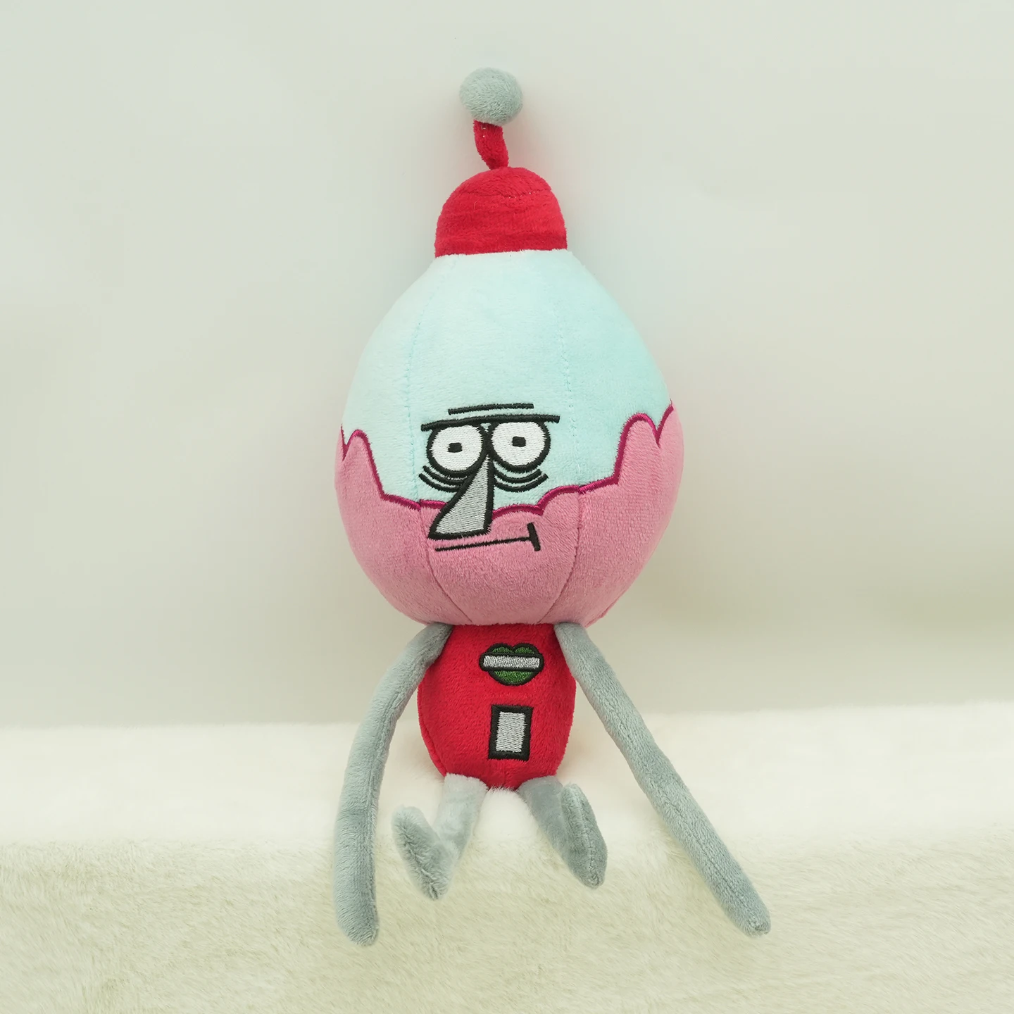 Peluche Benson - Regular Show 25cm - Peluches Cartoon Network Compra o Peluche Benson de Regular Show com 25cm. Um peluche macio, certificado CE e ideal para fãs da Cartoon Network, colecionadores e crianças +3 anos.