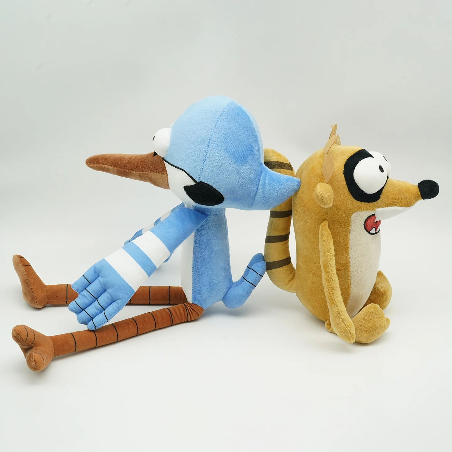 Peluche Mordecai - Regular Show 30cm - Peluches Cartoon Network Compra o Peluche Mordecai de Regular Show com 30cm. Um peluche macio, certificado CE e ideal para fãs da Cartoon Network, colecionadores e crianças +3 anos.