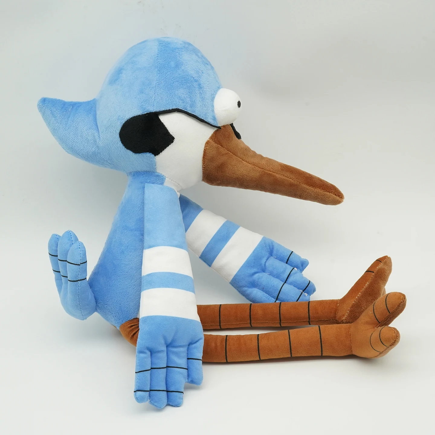Peluche Mordecai - Regular Show 30cm - Peluches Cartoon Network Compra o Peluche Mordecai de Regular Show com 30cm. Um peluche macio, certificado CE e ideal para fãs da Cartoon Network, colecionadores e crianças +3 anos.