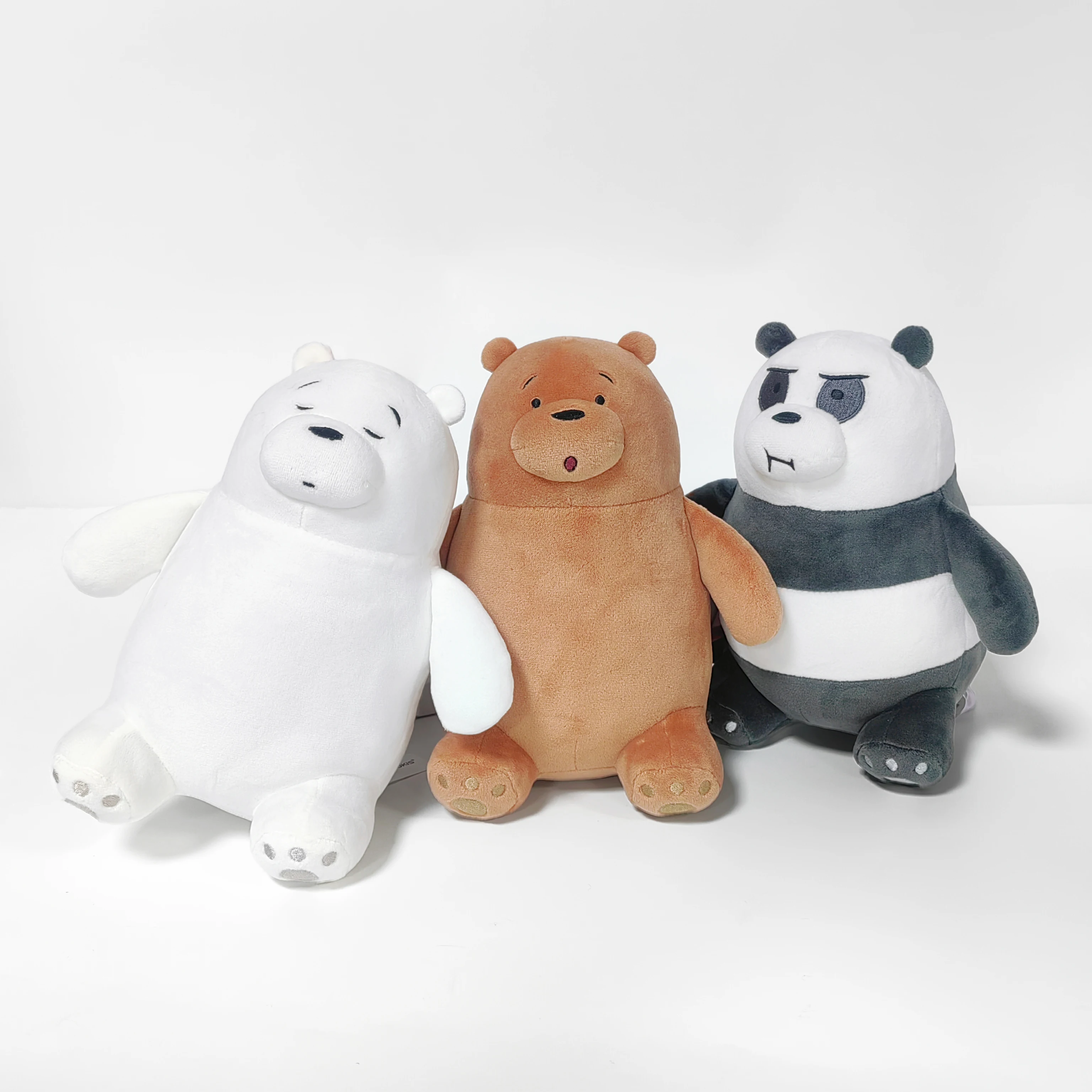 Peluche Pardo - Nós, os Ursos | We Bare Bears Descubra o Peluche Pardo de Nós, os Ursos. Peluche macio disponível em 20 cm e 24 cm, ideal para fãs de We Bare Bears e da Cartoon Network.