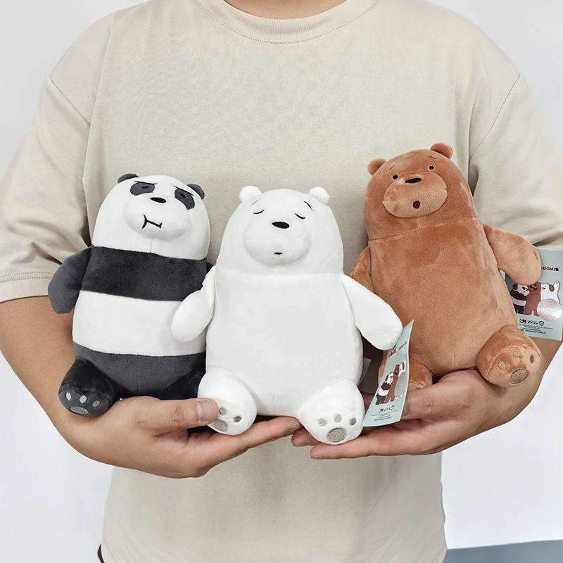 Peluche Pardo - Nós, os Ursos | We Bare Bears Descubra o Peluche Pardo de Nós, os Ursos. Peluche macio disponível em 20 cm e 24 cm, ideal para fãs de We Bare Bears e da Cartoon Network.