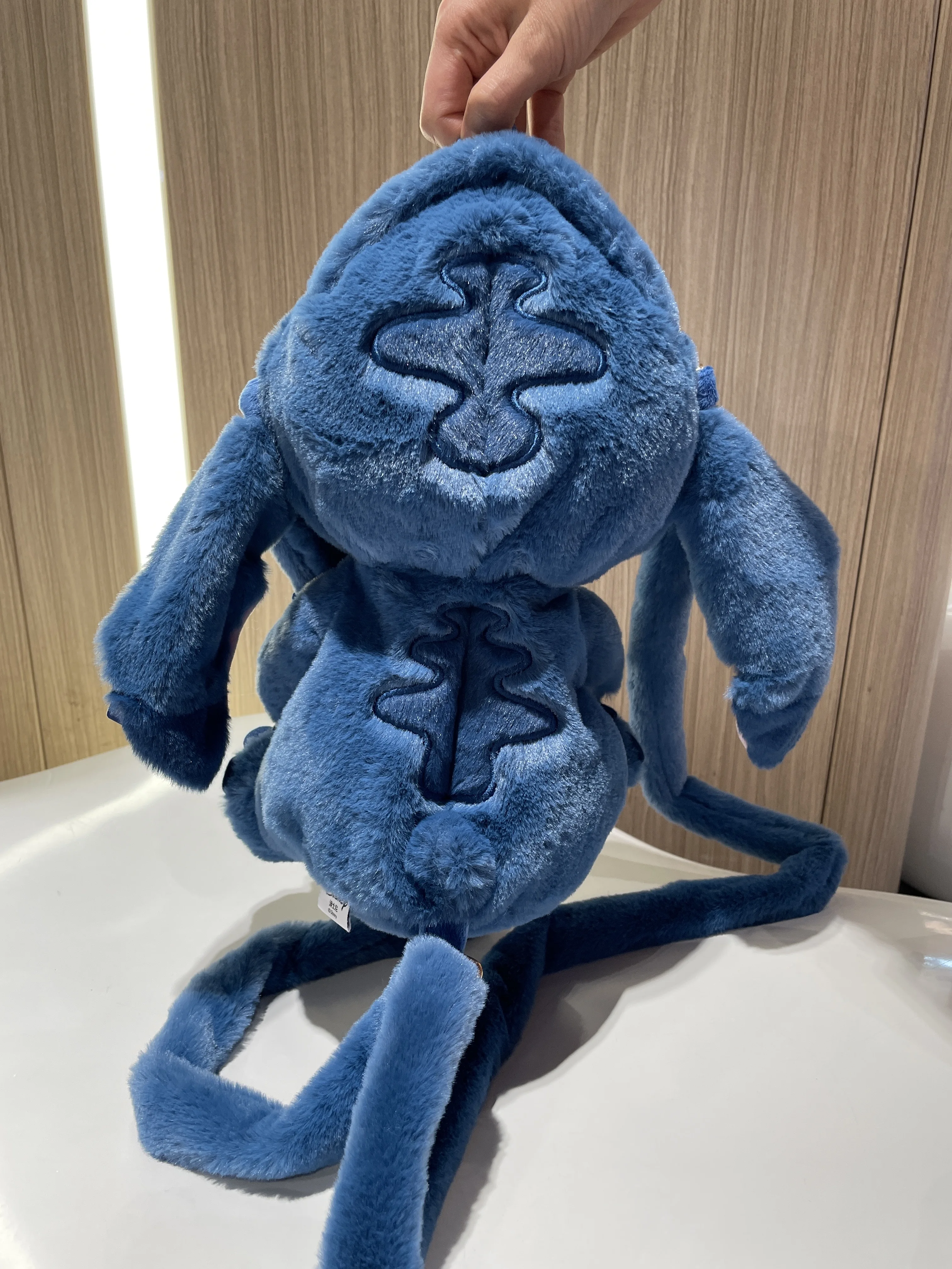Peluche Stitch | 30cm e 35cm | Lilo & Stitch Peluche Stitch de Lilo & Stitch disponível em 30cm e 35cm. Macio, adorável e perfeito para abraçar, é ideal para crianças e fãs dos filmes Disney.