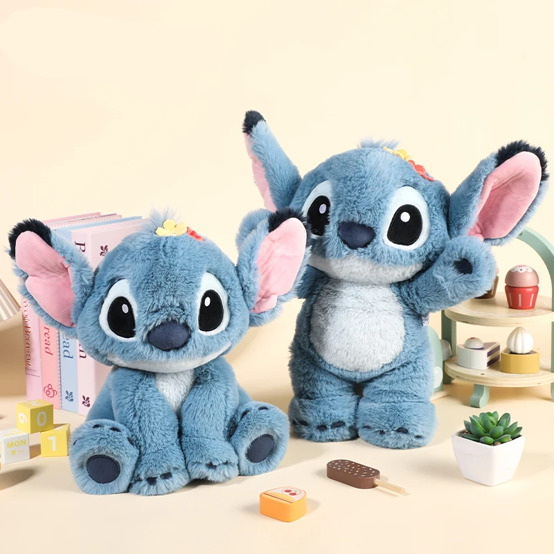 Peluche Stitch | 30cm e 35cm | Lilo & Stitch Peluche Stitch de Lilo & Stitch disponível em 30cm e 35cm. Macio, adorável e perfeito para abraçar, é ideal para crianças e fãs dos filmes Disney.