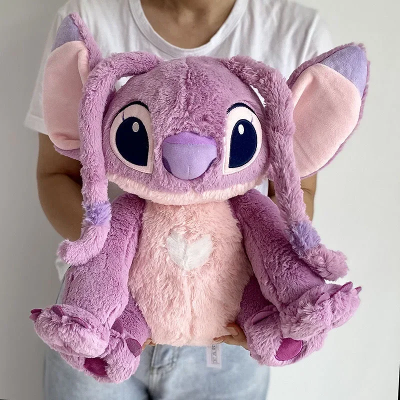 Peluche Angel - Lilo & Stitch 40cm - Bonecos de Peluche Lilo & Stitch Descobre o Peluche Angel 40cm de Lilo & Stitch. Macio, adorável e perfeito para abraçar, este peluche infantil é ideal para fãs dos filmes Disney.